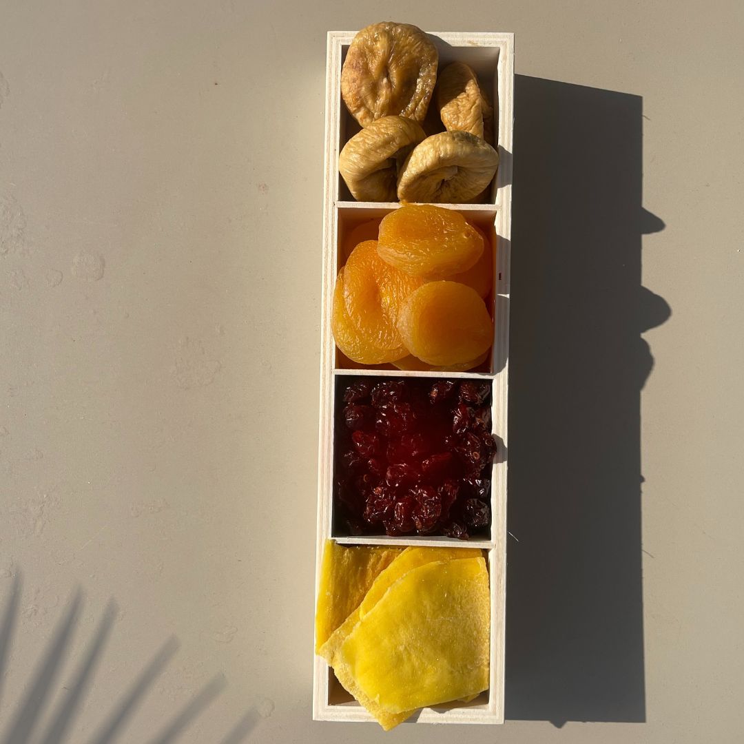 מגש פירות יבשים סטריפ מגש פירות יבשים